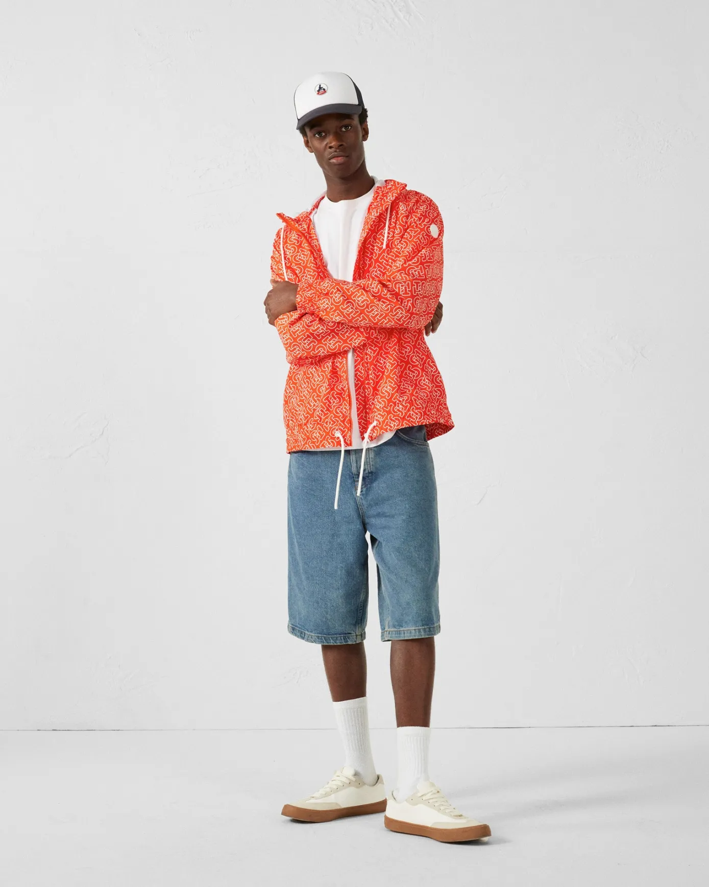 Blouson coupe-vent léger à capuche Mono rouge feu Storm monogram