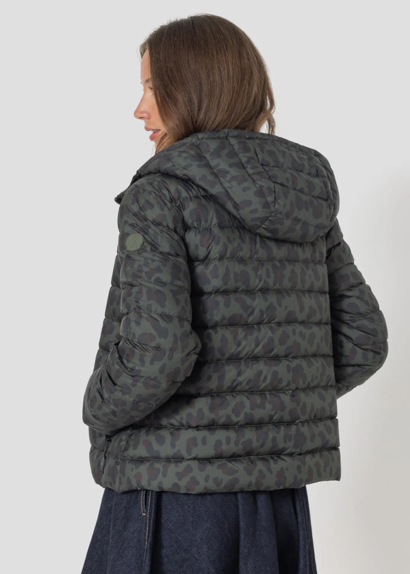 Doudoune courte à capuche Army foncé léopard Charline print