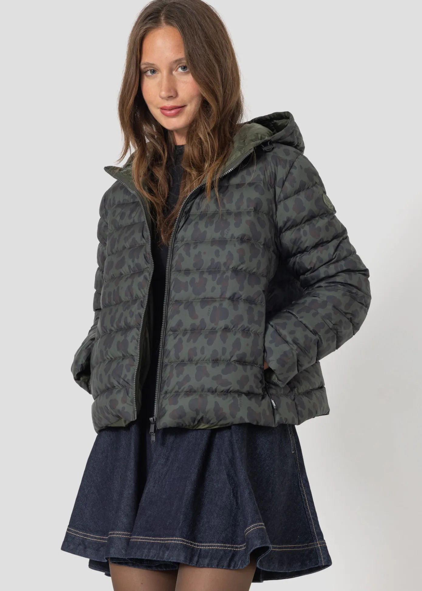 Doudoune courte à capuche Army foncé léopard Charline print