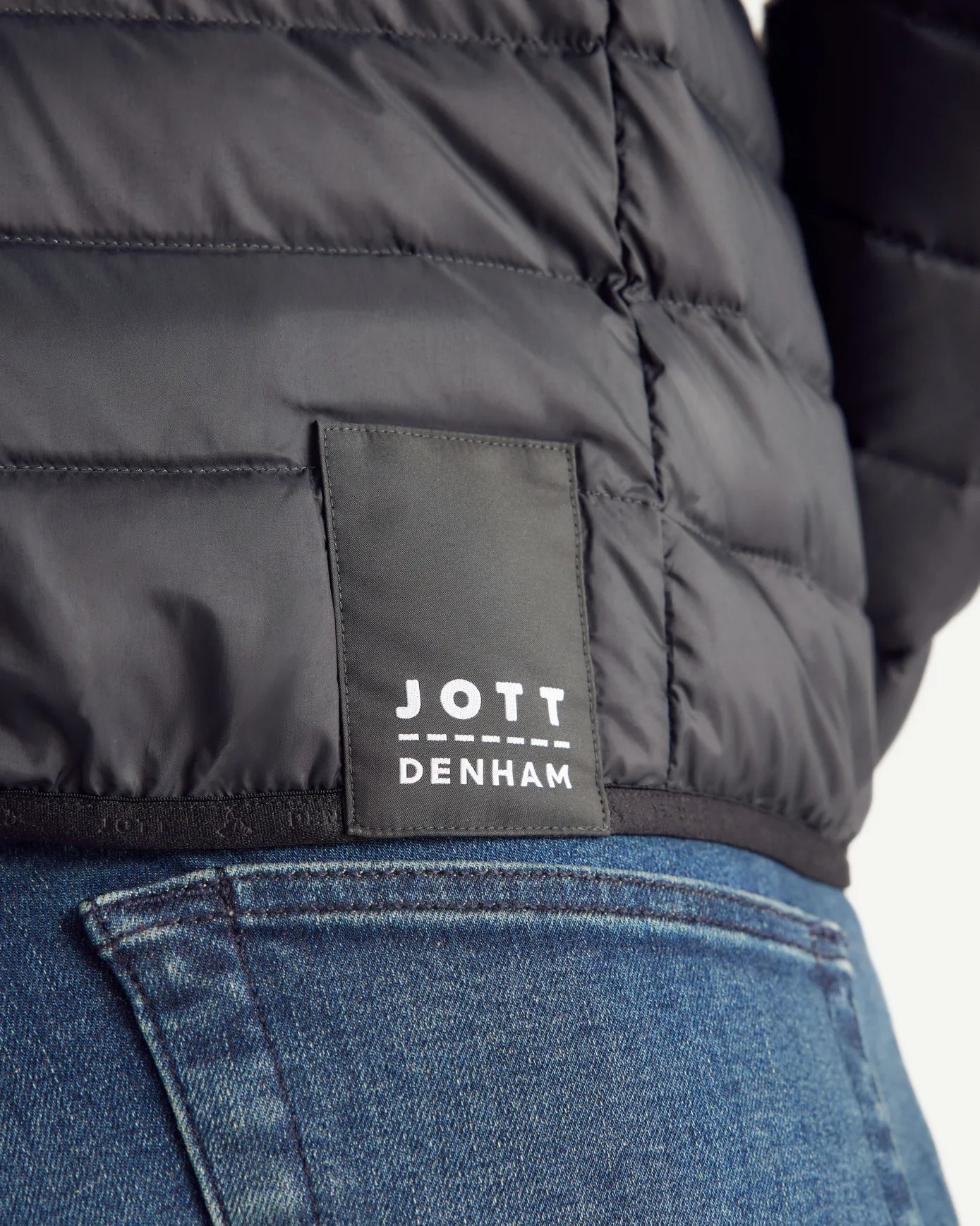 Doudoune légère avec détails en denim noir Flight MNW JOTT x DENHAM