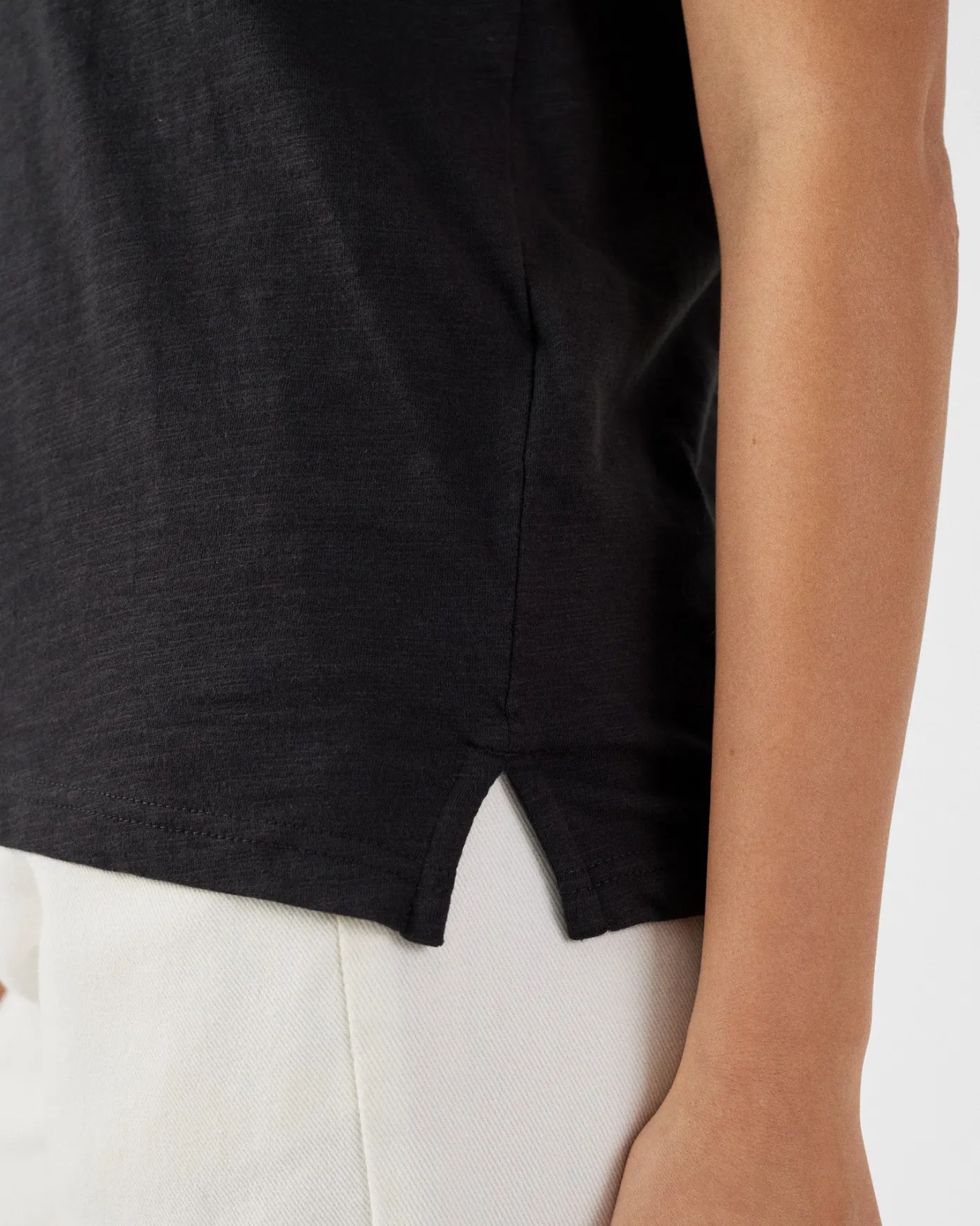 T-shirt col V femme en coton Noir Sonia